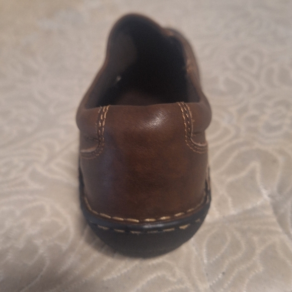 A pair of Eastland womens Hillside leather loafers in a size 7.5M. Pre-loved - Picture 4 of 11